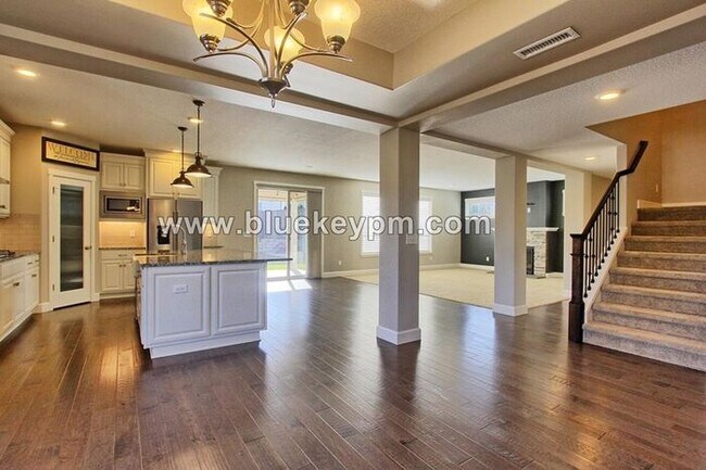 Foto del edificio - 4 Bed, 2.5 Baths Home Near Ward Road and N...