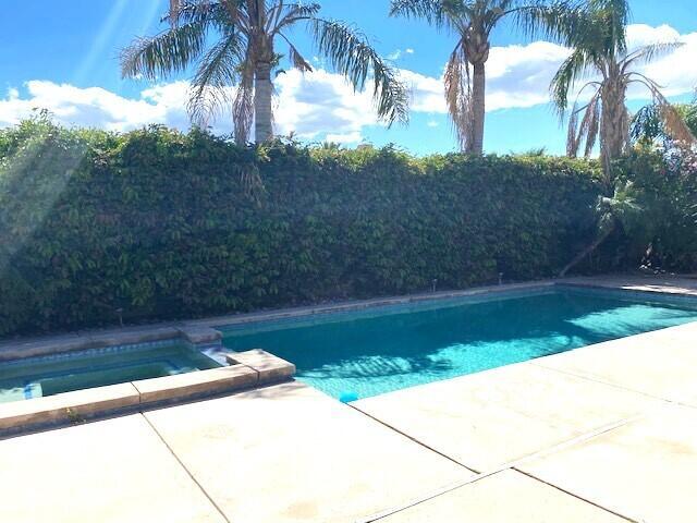 Foto del edificio - 74641 Lavender Way