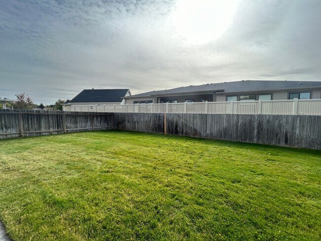 Foto del edificio - 11873 Gambrell~Beautiful Bi-Level Home Min...