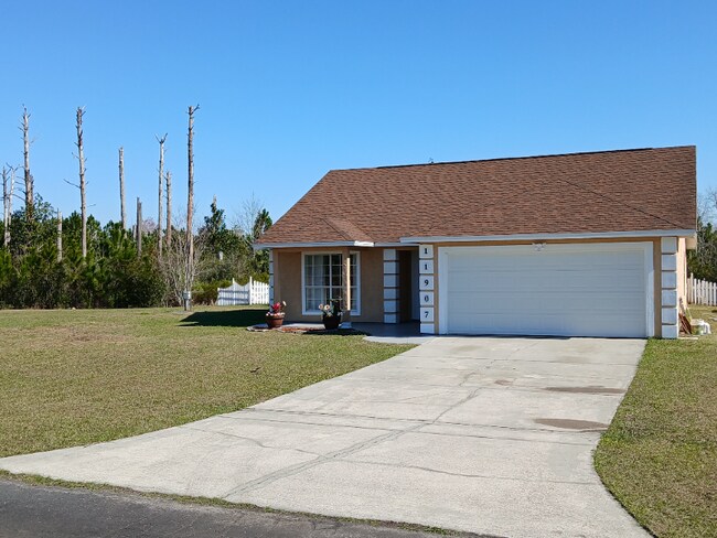 Building Photo - 11907 Country Club Dr