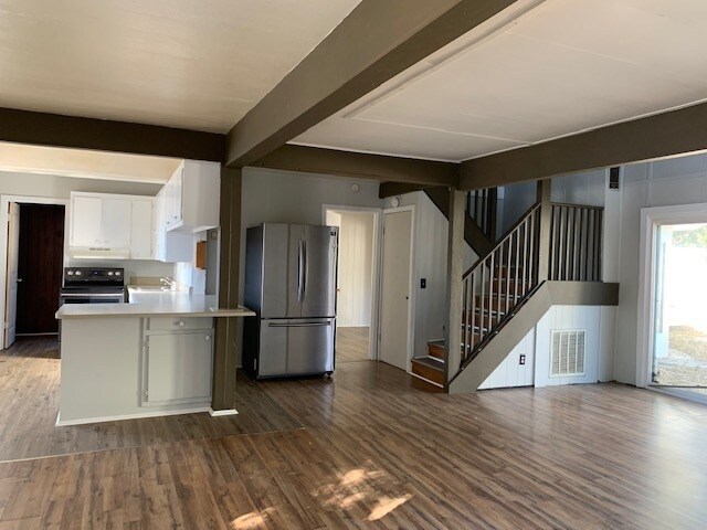 Building Photo - Fantastic Two Bedroom Loft Style Home