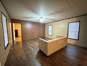 Building Photo - 1356 Par Rd 223