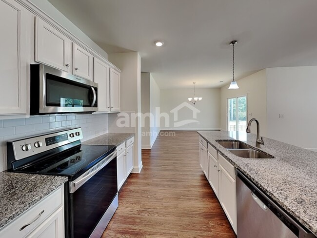 Foto del edificio - 7077 Creeksong Dr