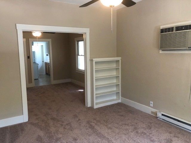 Building Photo - Large 1 Bedroom 1 Bathroom Midtown Unit