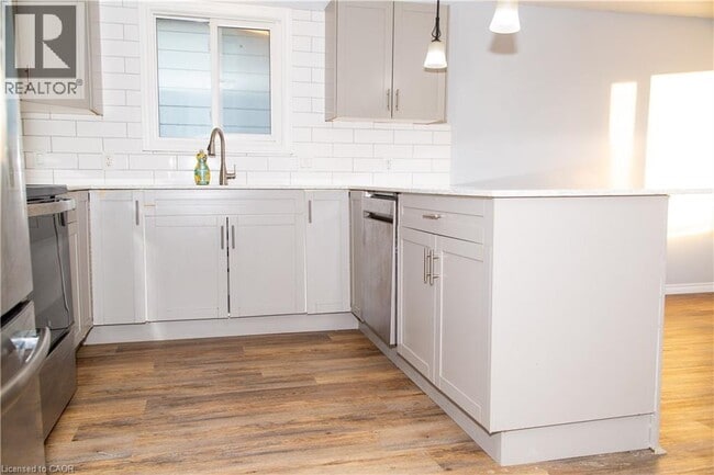 Building Photo - 99 Broken Oak Crescent