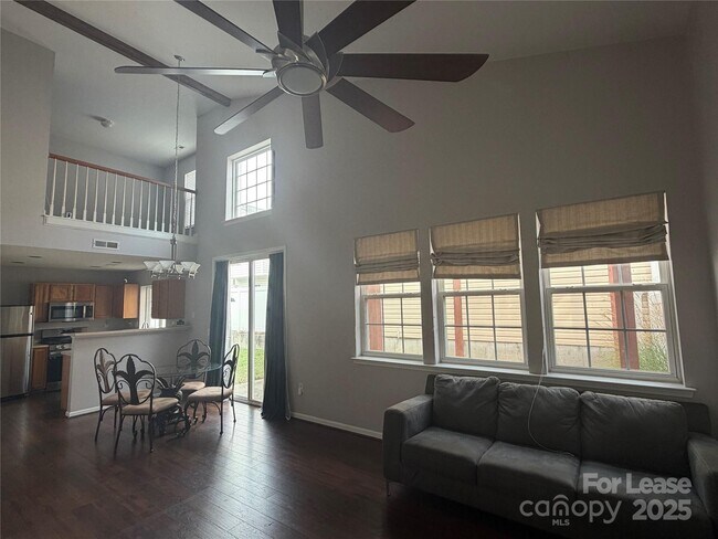 Foto del edificio - 9104 Meadowmont View Dr