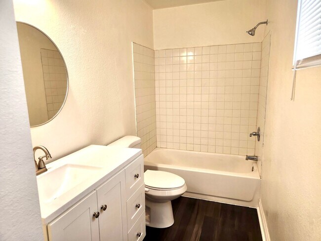 Foto del edificio - 3749 Hatcher Pl