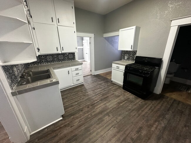 Building Photo - 2215 Lafayette St