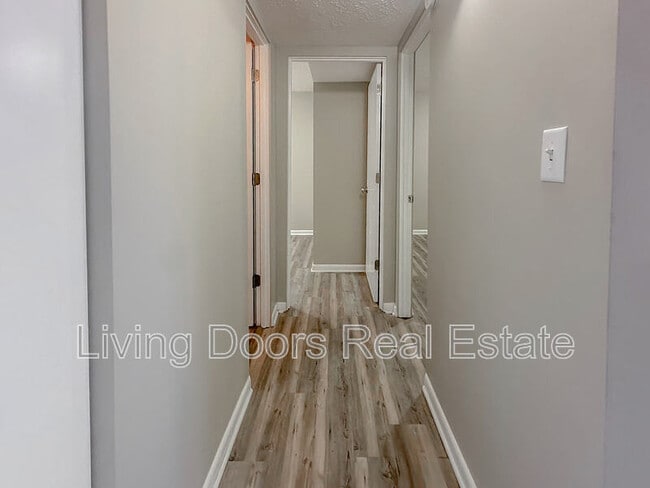 Building Photo - 4717 Gladstone St