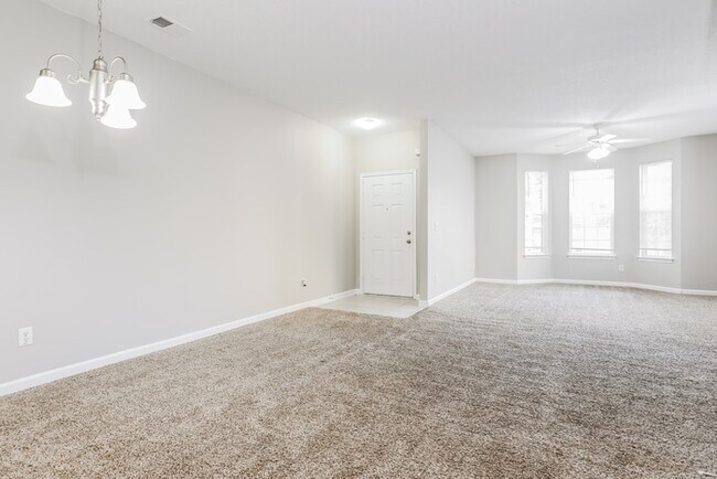 Building Photo - Fantastic 4bd/2.5ba home! Let yourself in!