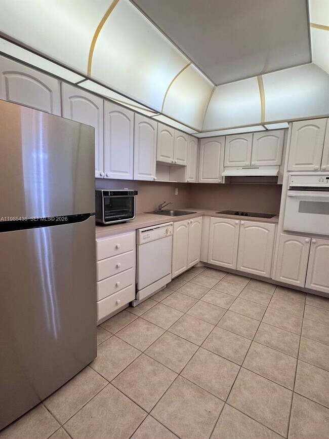 Foto del edificio - 19380 Collins Ave