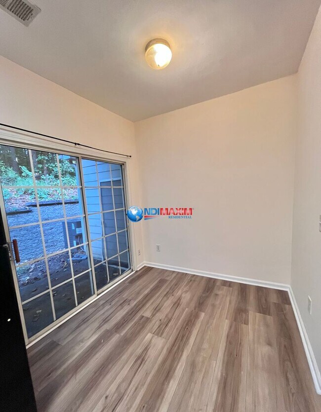 Foto del edificio - Townhome in Norcross with easy access to I-85