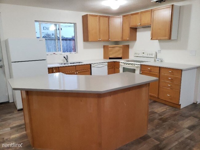 Building Photo - 2 br, 1 bath House - 207 Z ST B Unit B
