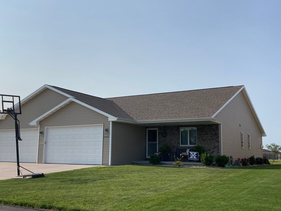 Primary Photo - 2382 Jacobsen Rd