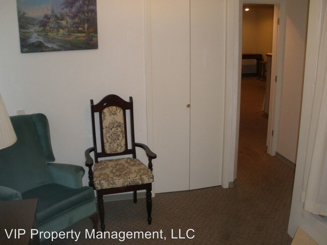 Building Photo - 420 Main St