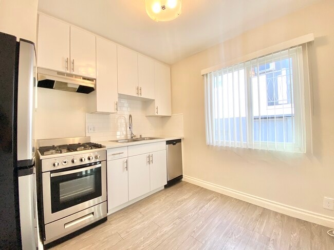 Foto del edificio - 1136 N Ogden Dr
