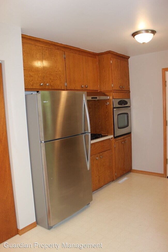 Building Photo - 3 br, 2 bath House - 14875 Chrysler Ave W