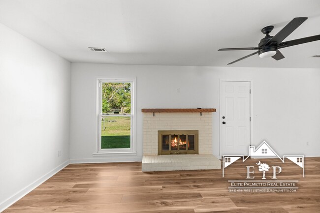 Building Photo - Beautifully Renovated Brick Home in a Quiet, Established Neighborhood