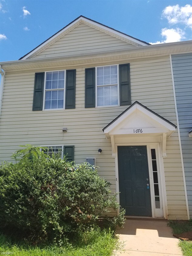 1076 Thornwoode Ln, Stone Mountain, GA 30083 Townhouse for Rent in