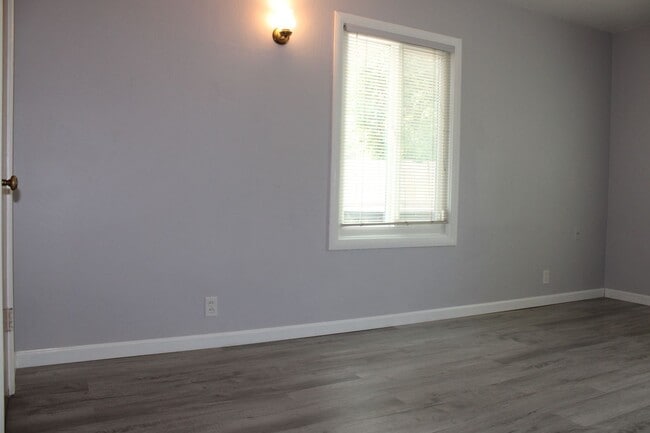 Building Photo - 1351 Diamond Ave