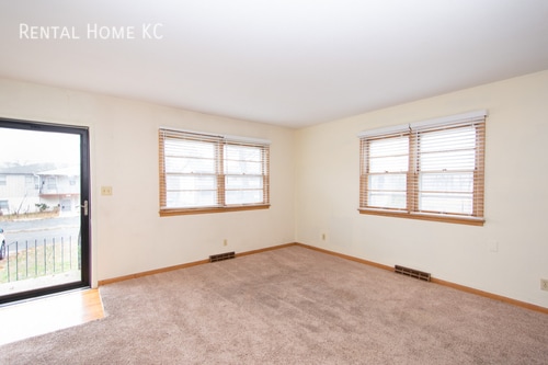Building Photo - 2-bedroom duplex near downtown Overland Pa...