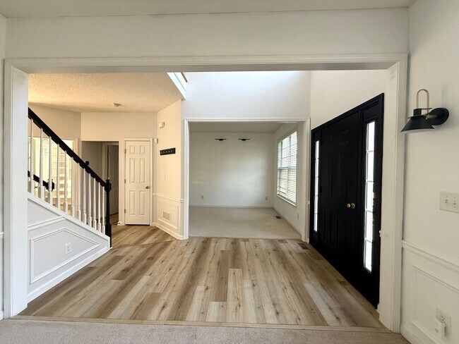 Foto del edificio - LOCATION!  Close to the outlet Malls and D...