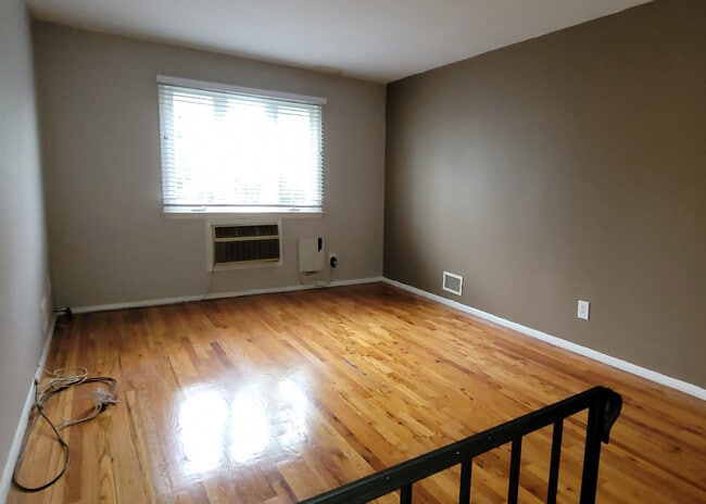 Building Photo - 31 Devens St