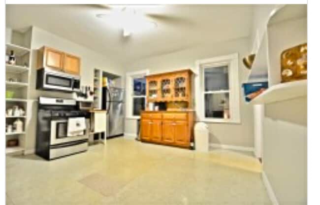 Building Photo - 201 Hillside St