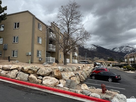 Building Photo - 5630 Meadow Ln