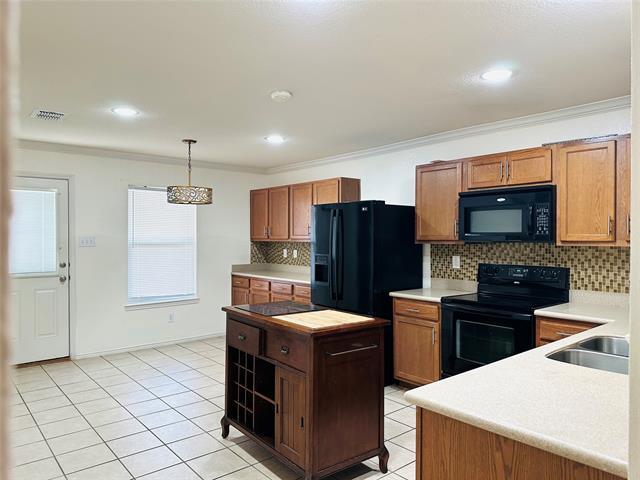 Foto del edificio - 704 White Fields Way