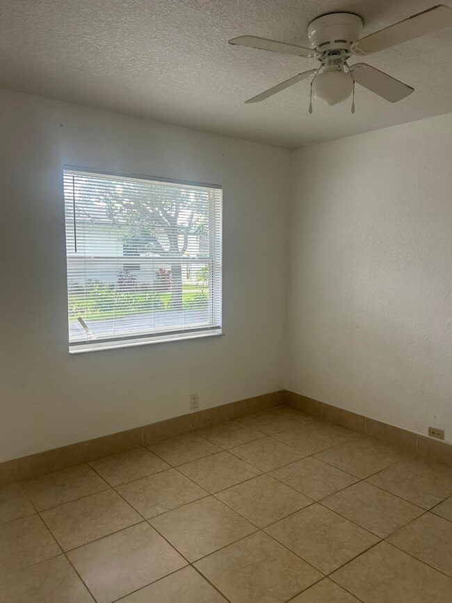 Foto del edificio - 1420 Barton Rd