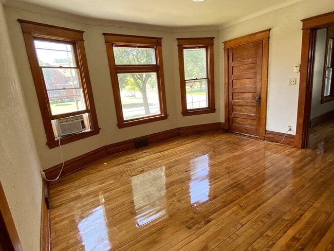 Living room - 434 Goodrich Ave