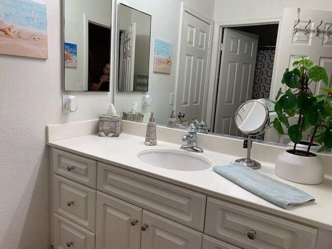 Foto del edificio - 14830 Hidden Palm Ct