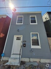 Building Photo - 913 Charlotte St