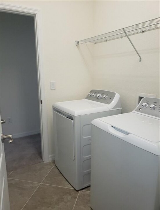 Foto del edificio - 9238 Shadow Oak Ln