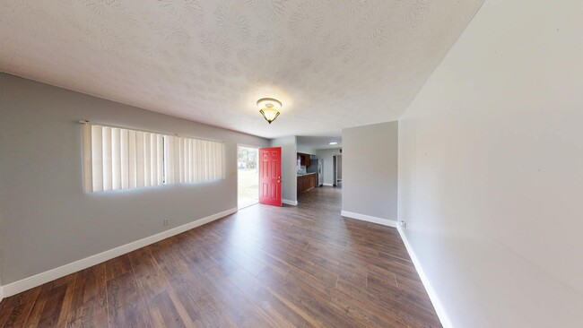 Foto del edificio - 3BR/1BA HOUSE - Riverview Area  **PRORATE ...