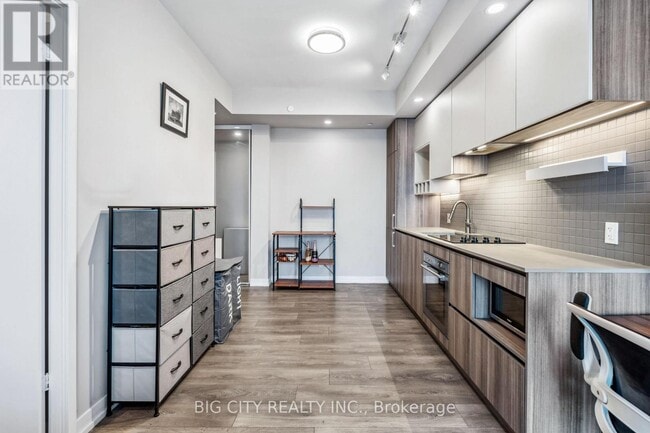 Photo du bâtiment - 898 Portage Pkwy