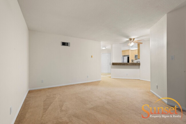 Building Photo - 7565 Charmant Dr