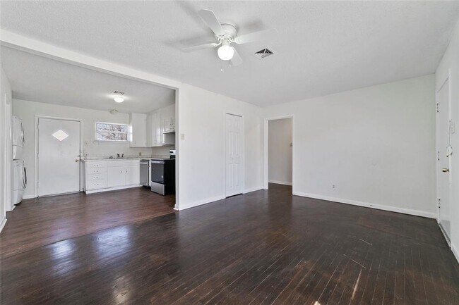Foto del edificio - 1701 Longview St
