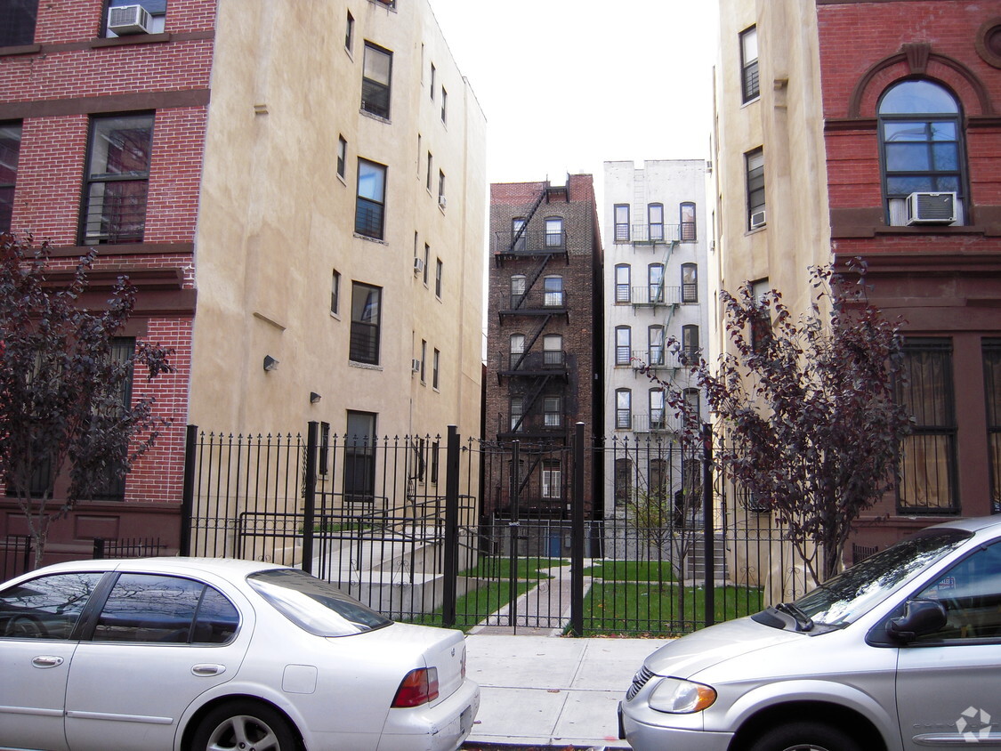 Primary Photo - 110-112 W 134th St