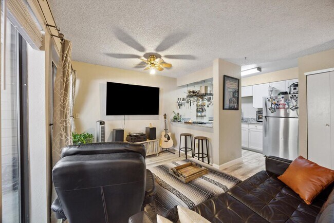 Building Photo - Charming ground floor 2 bedroom in a great...