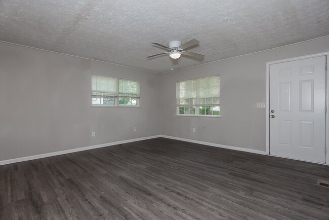 Building Photo - 4674 Dodson Rd