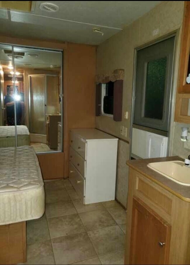 Foto del edificio - 6208 Green Acres Ln