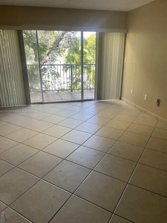 Foto del edificio - 230 NW 87th Ave