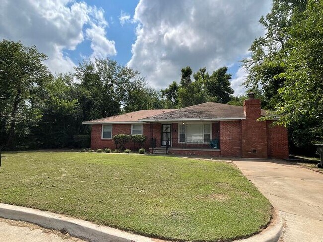 Building Photo - Fantastic Central Norman 3 Bed 1 Bath