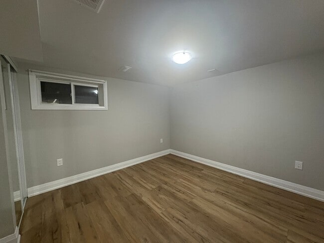 Building Photo - 3 Bed Basement in Hamilton