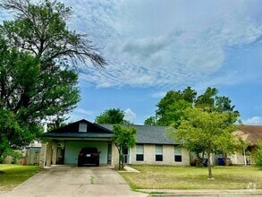 Building Photo - 3701 Leafield Dr
