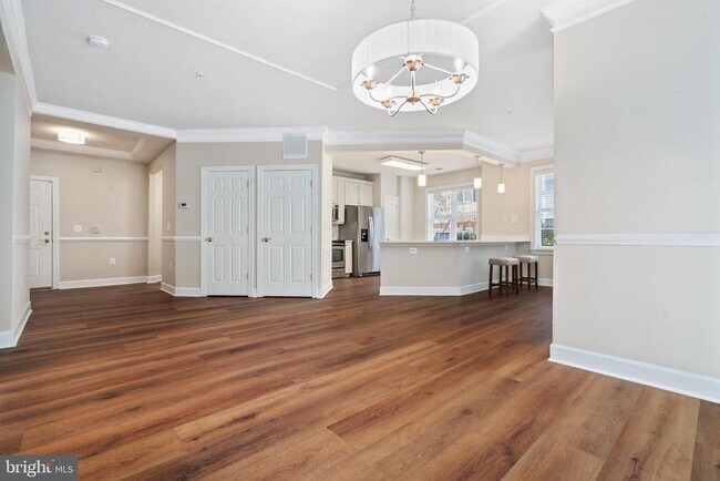 Foto del edificio - 15231 Royal Crest Dr