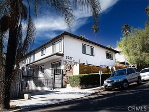 Building Photo - 2027 Vista Del Mar Ave