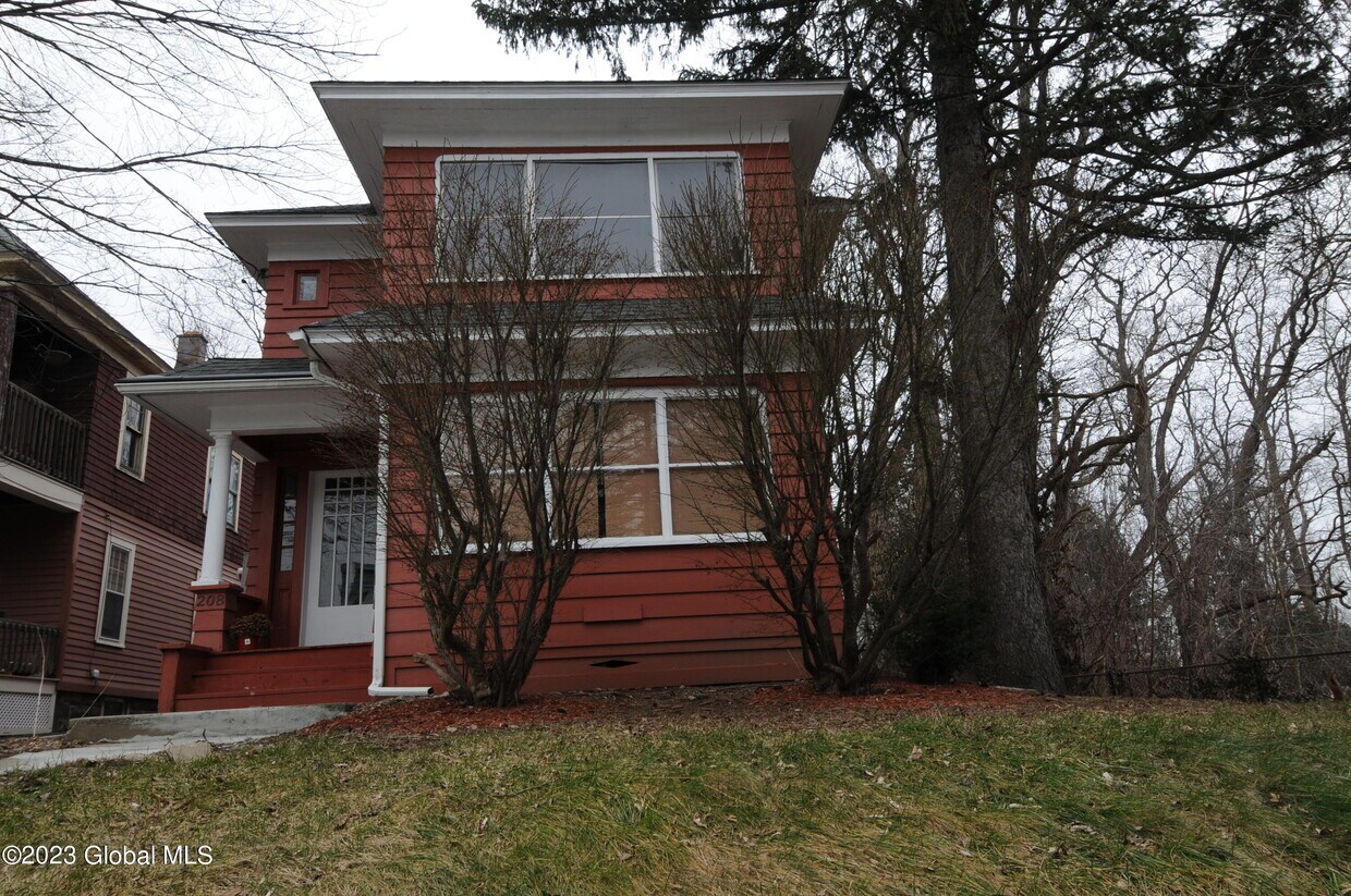 208 N Ballston Ave Unit 2nd Floor, Scotia, NY 12302 Room for Rent in